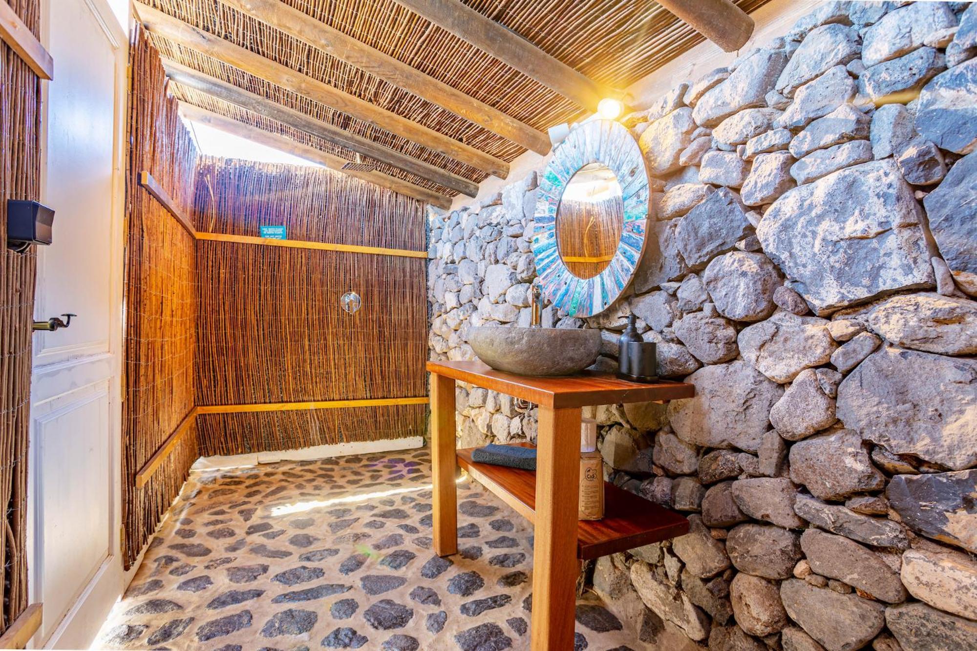 Finca De Arrieta Village - Yurts And Stone Cottages - Shared Pool - Walking Distance To Arrieta Beach - Eco Friendly Tabayesco Exterior photo