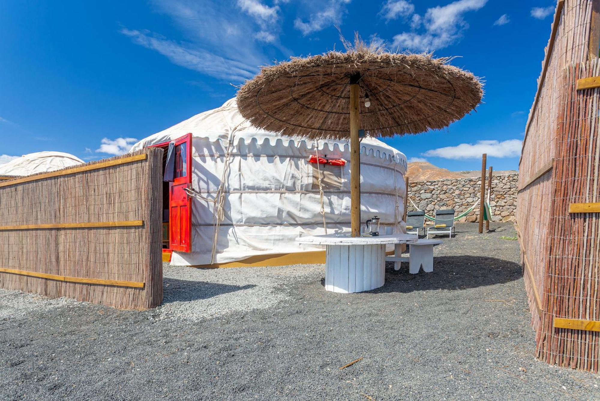 Finca De Arrieta Village - Yurts And Stone Cottages - Shared Pool - Walking Distance To Arrieta Beach - Eco Friendly Tabayesco Exterior photo