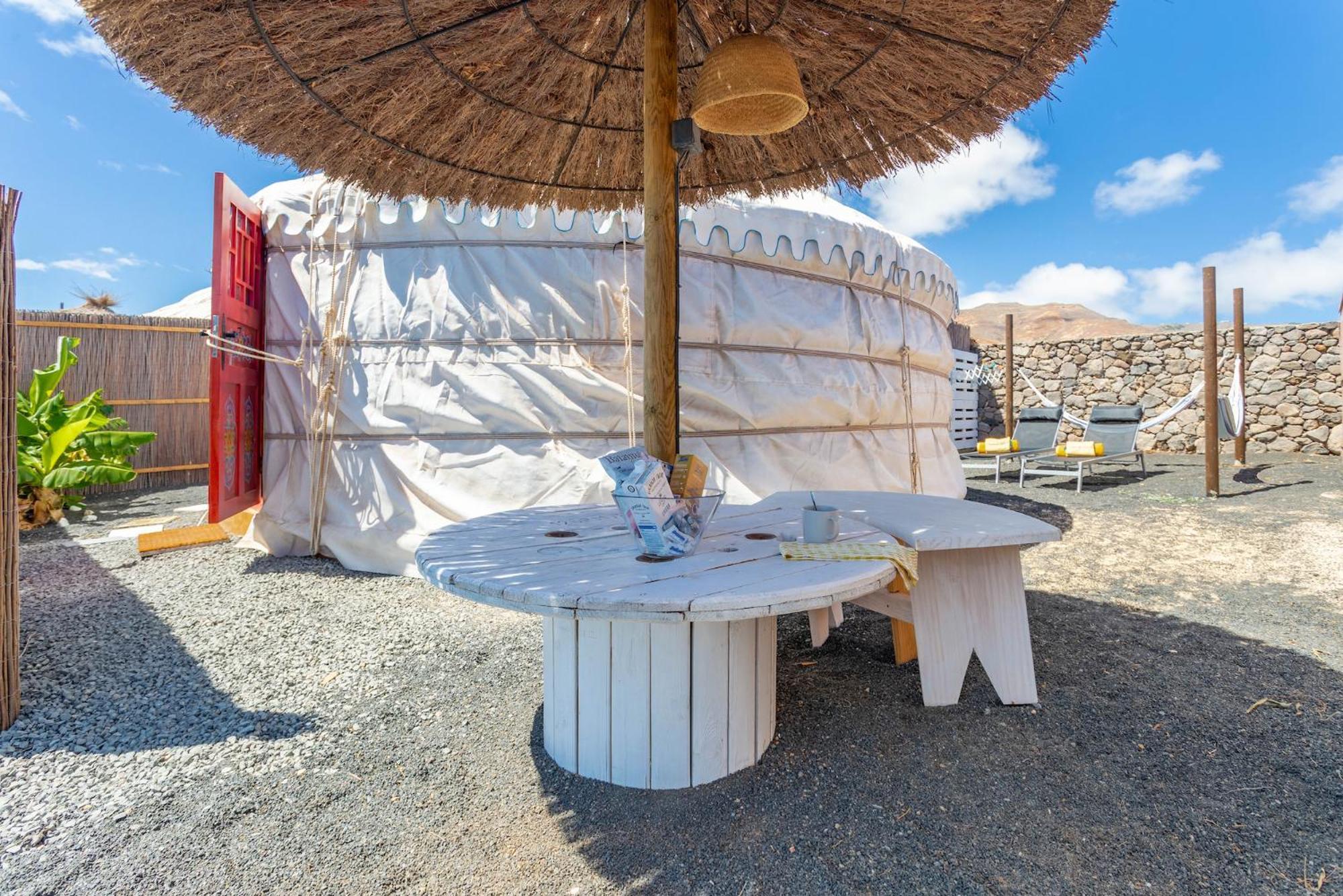 Finca De Arrieta Village - Yurts And Stone Cottages - Shared Pool - Walking Distance To Arrieta Beach - Eco Friendly Tabayesco Exterior photo