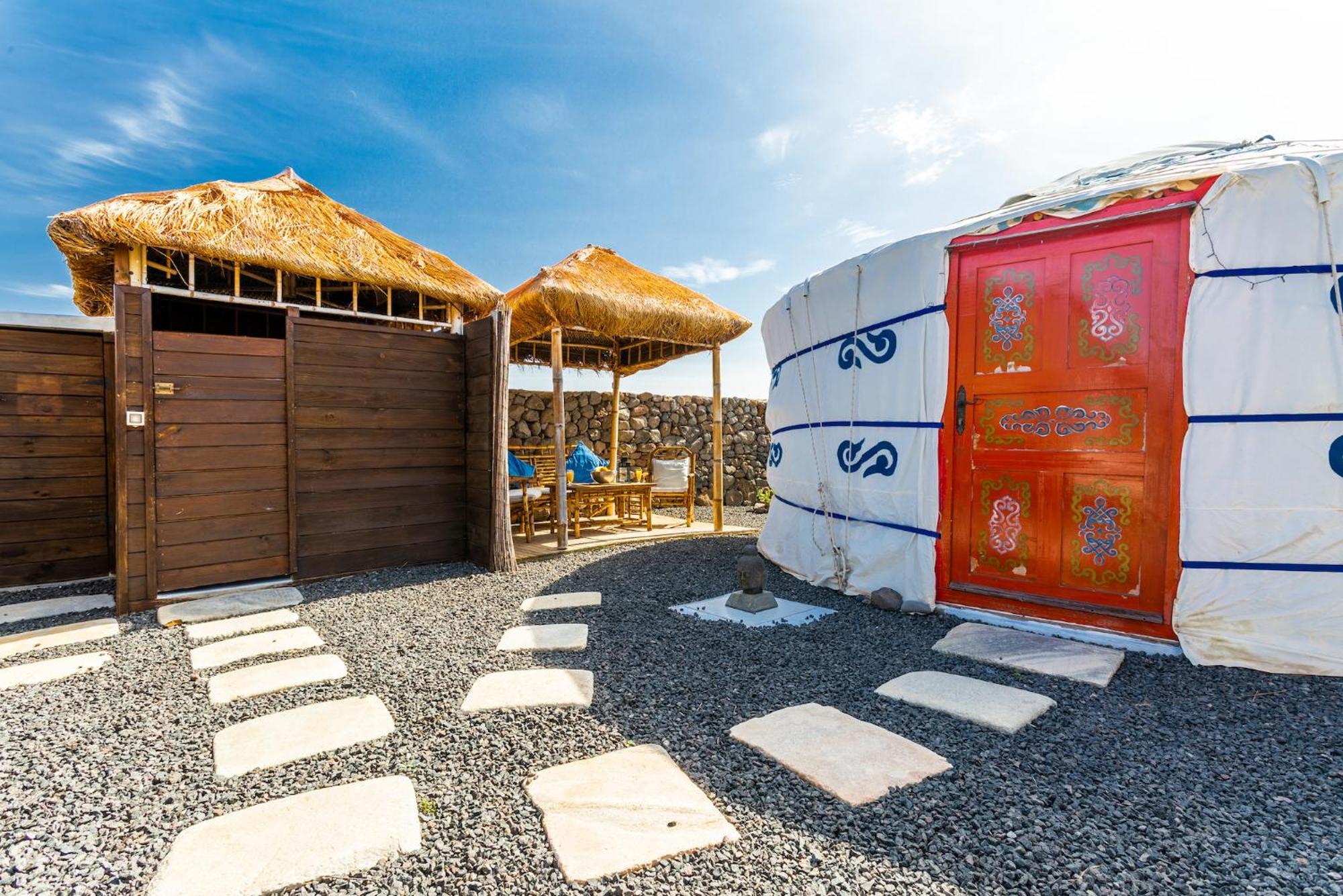 Finca De Arrieta Village - Yurts And Stone Cottages - Shared Pool - Walking Distance To Arrieta Beach - Eco Friendly Tabayesco Exterior photo