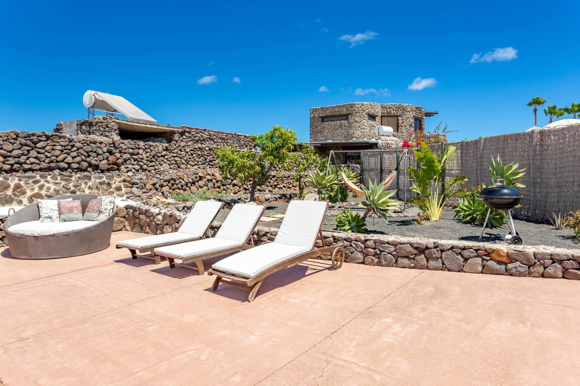 Finca De Arrieta Village - Yurts And Stone Cottages - Shared Pool - Walking Distance To Arrieta Beach - Eco Friendly Tabayesco Exterior photo