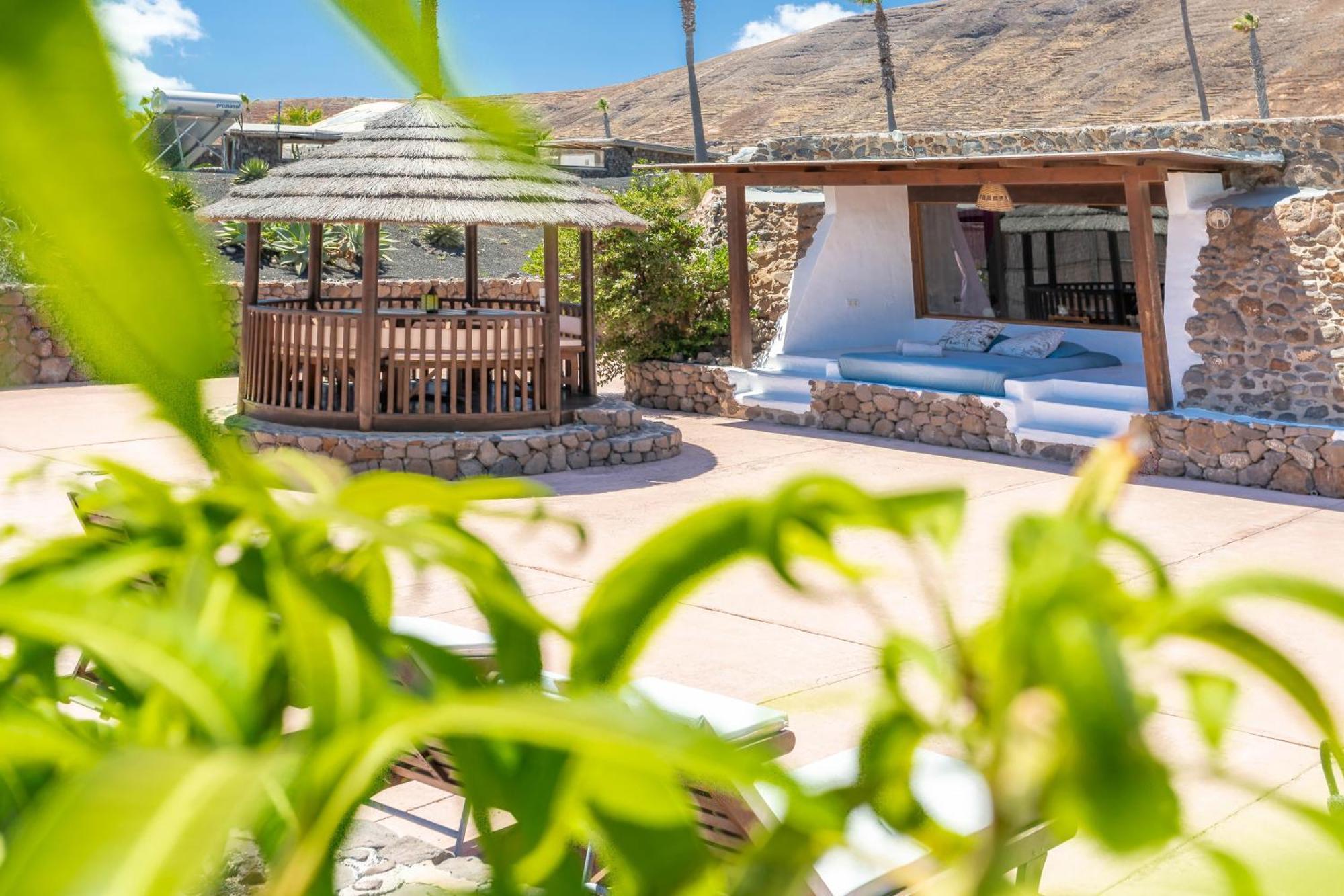 Finca De Arrieta Village - Yurts And Stone Cottages - Shared Pool - Walking Distance To Arrieta Beach - Eco Friendly Tabayesco Exterior photo