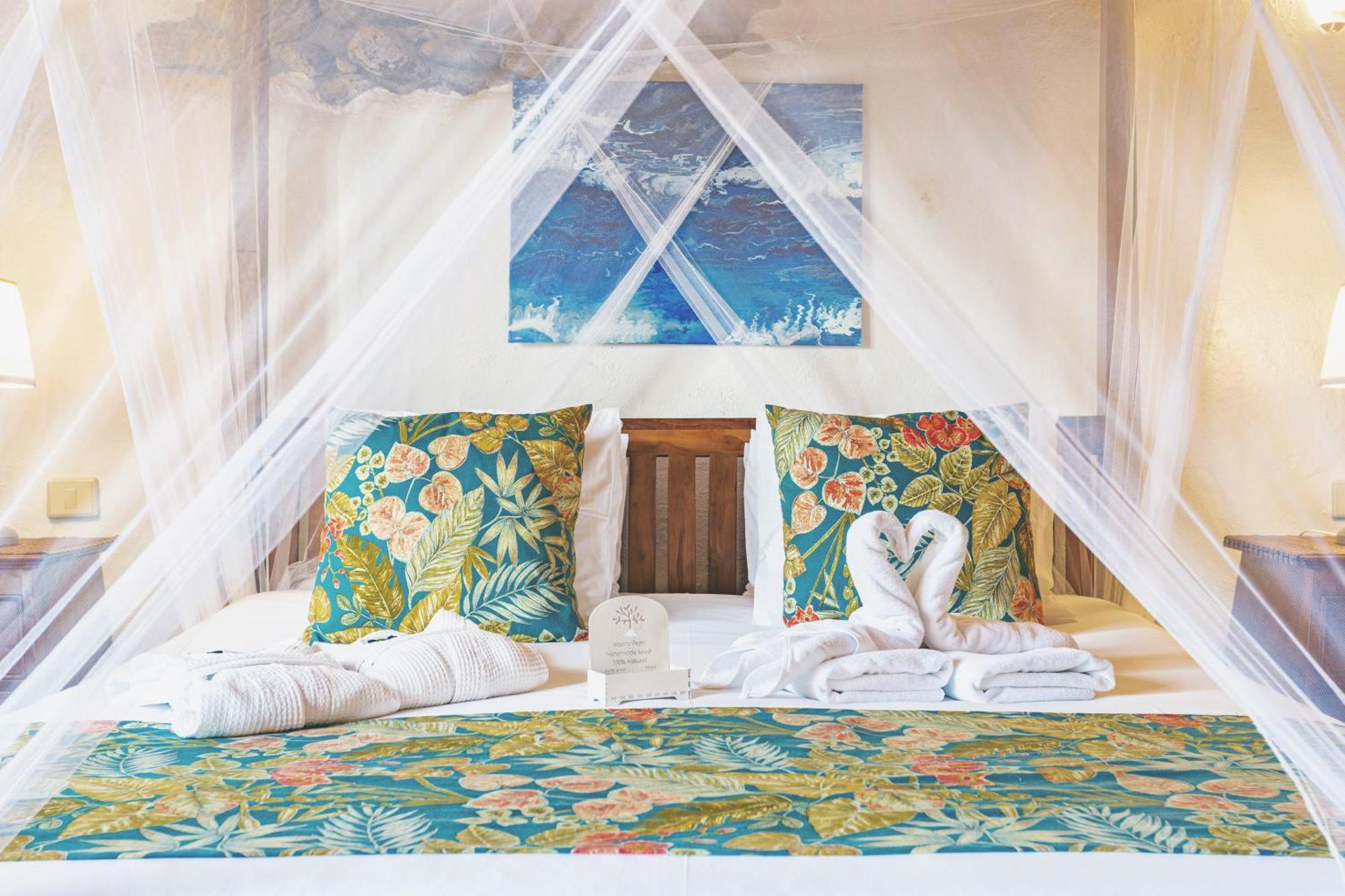 Finca De Arrieta Village - Yurts And Stone Cottages - Shared Pool - Walking Distance To Arrieta Beach - Eco Friendly Tabayesco Exterior photo