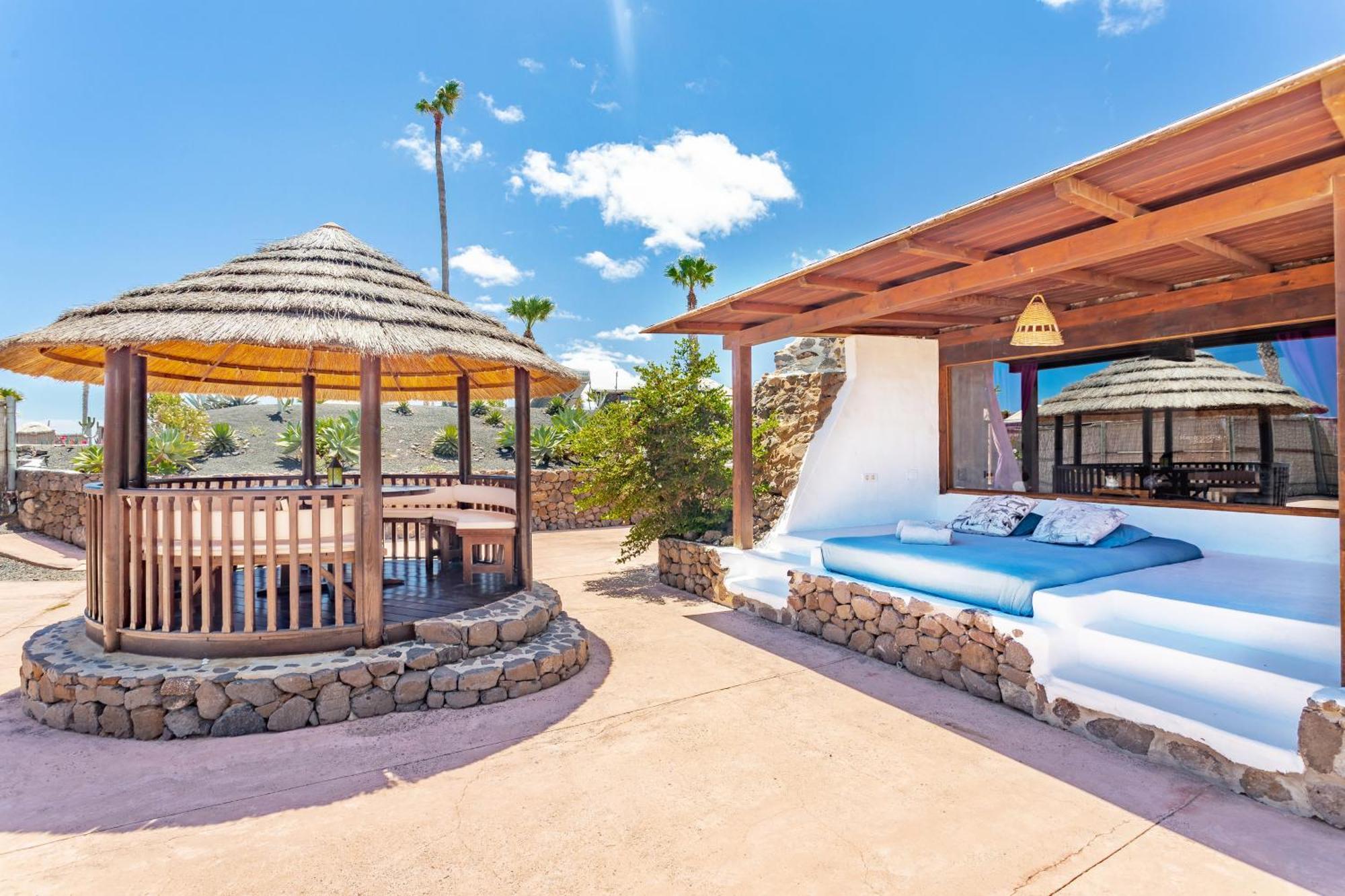 Finca De Arrieta Village - Yurts And Stone Cottages - Shared Pool - Walking Distance To Arrieta Beach - Eco Friendly Tabayesco Exterior photo